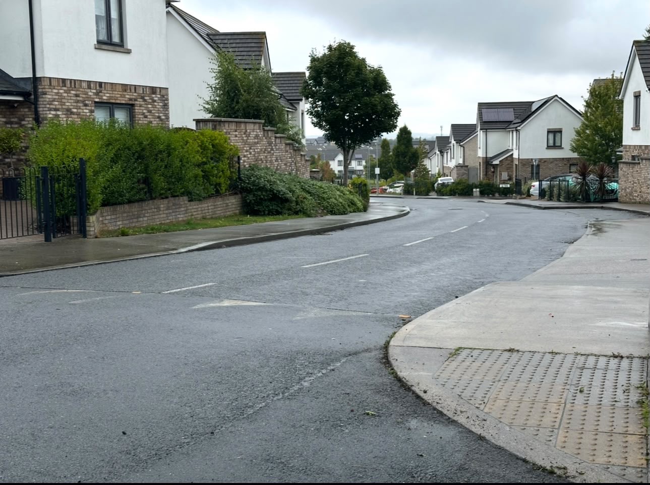 Clean paths and kerbs at the end of the morning