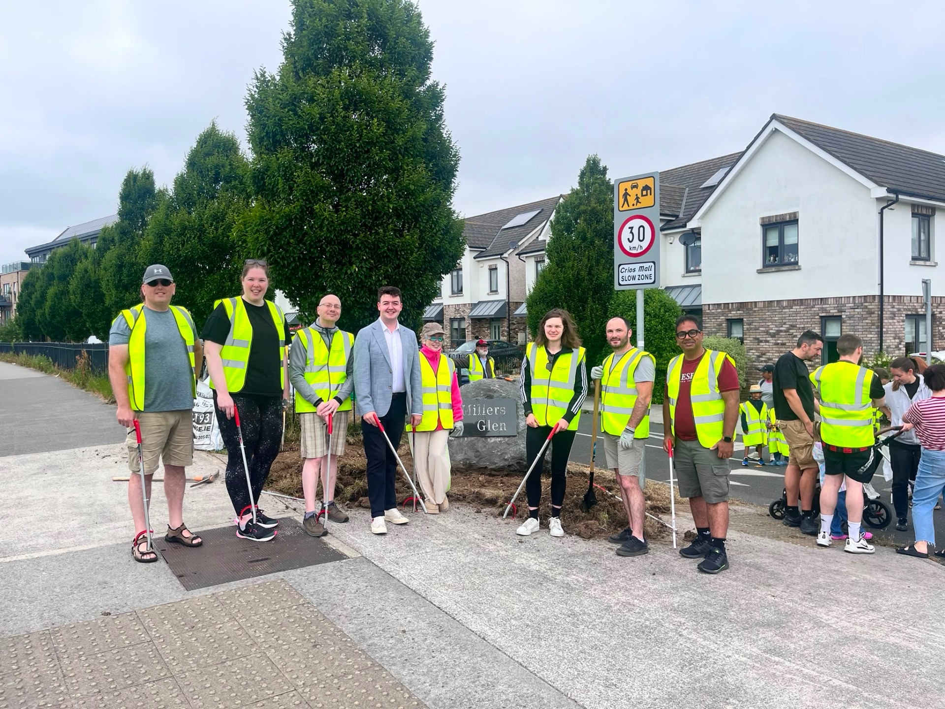 Community Clean-Up & Entrance Refresh